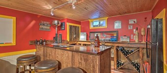 Stylish Suburban Getaway, 10 Miles to Royal Mtn!