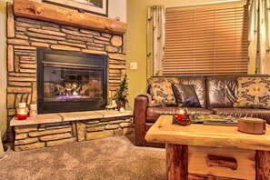 House (2 Bedrooms) | Interior - 3 Mi to Fool Hollow Lake: Romantic Show Low Cabin (Show Low)