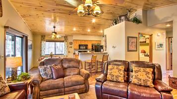 House (2 Bedrooms) | Interior