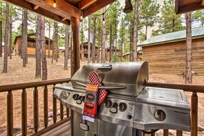 House (2 Bedrooms) | Interior - 3 Mi to Fool Hollow Lake: Romantic Show Low Cabin (Show Low)