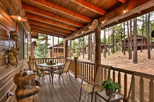 3 Mi to Fool Hollow Lake: Romantic Show Low Cabin