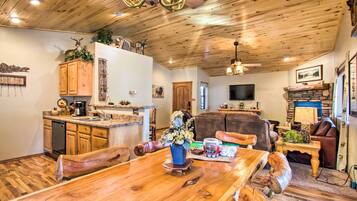 House (2 Bedrooms) | Interior