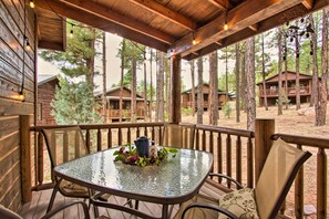 House (2 Bedrooms) | Interior - 3 Mi to Fool Hollow Lake: Romantic Show Low Cabin (Show Low)