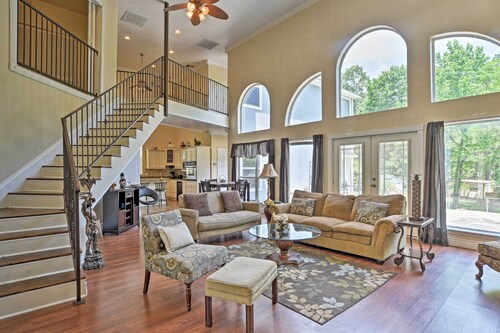 Cozy Lakefront Benton Home ~ 20 Mi to Shreveport!