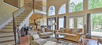 Cozy Lakefront Benton Home ~ 20 Mi to Shreveport!