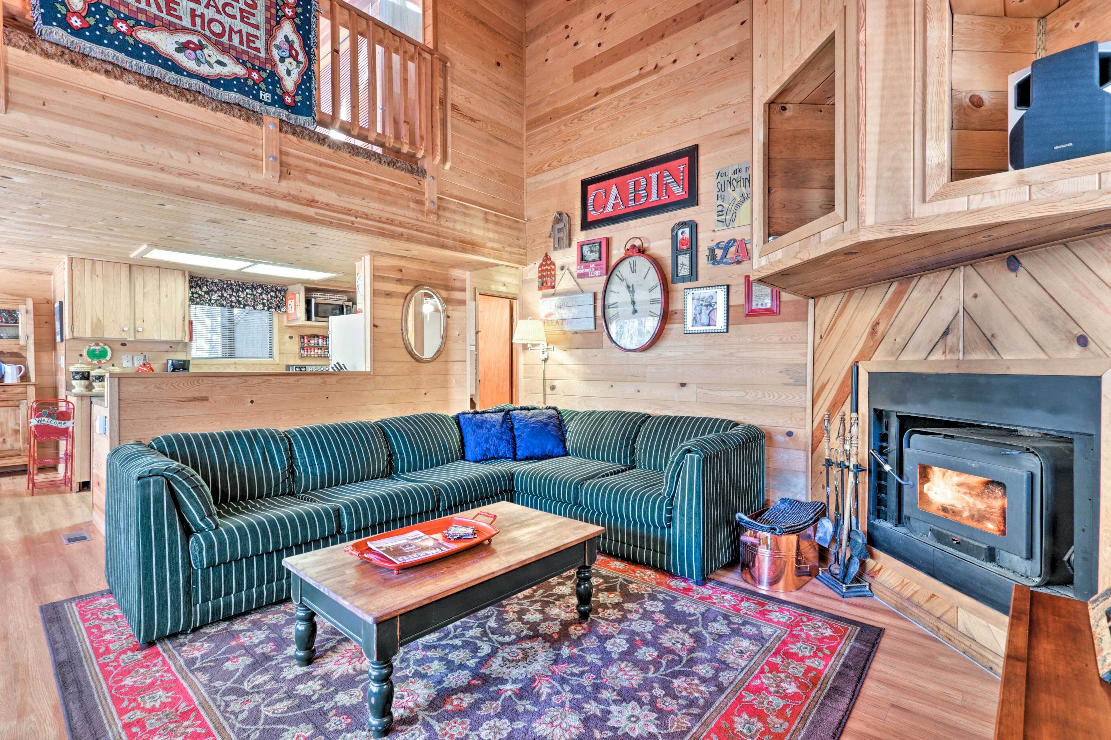 House (2 Bedrooms) | Living area | TV, fireplace, books