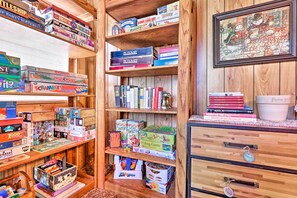 Game room - Cozy Cabin w/ Fireplace, Covered Deck & Gas Grill! (Pinetop)