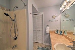 Interior - Coastal Condo w/ 2 Pools + Mobile Bay Views! (Gulf Shores)