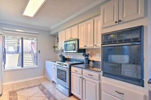 Apartment (3 Bedrooms) | Interior - Coastal Condo w/ 2 Pools + Mobile Bay Views! (Gulf Shores)