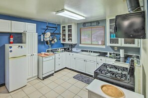House (2 Bedrooms) | Interior - Gulf Coast Home < 2 Mi to Parks & Museums! (Orange)