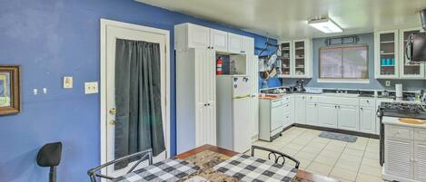 House (2 Bedrooms) | Interior