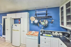 House (2 Bedrooms) | Interior