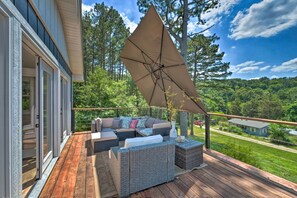 Cottage (4 Bedrooms) | Interior - Upscale Cottage With Furnished Lake-view Deck! (Rogers)