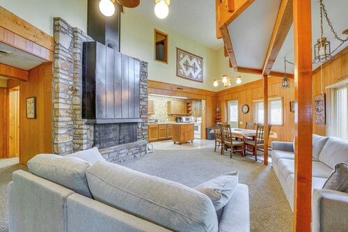 Rogers Cabin w/ Direct Access to Beaver Lake!