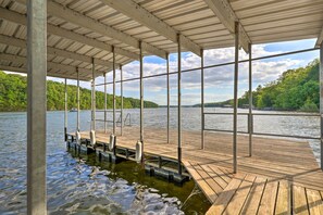 House (5 Bedrooms) | Interior - Rogers Cabin w/ Direct Access to Beaver Lake! (Garfield)