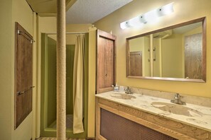 House (5 Bedrooms) | Interior - Rogers Cabin w/ Direct Access to Beaver Lake! (Garfield)