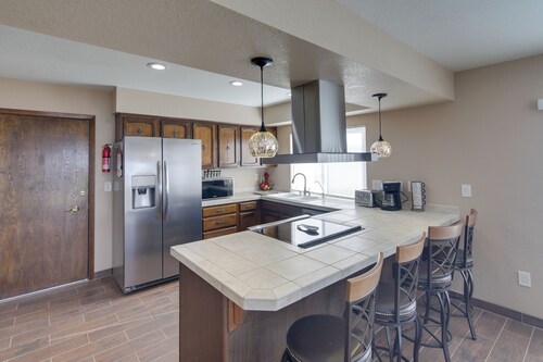 2 Mi to Lake Havasu: Private Oasis w/ Pool & Views