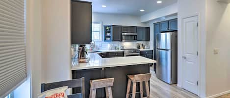 House (5 Bedrooms) | Interior