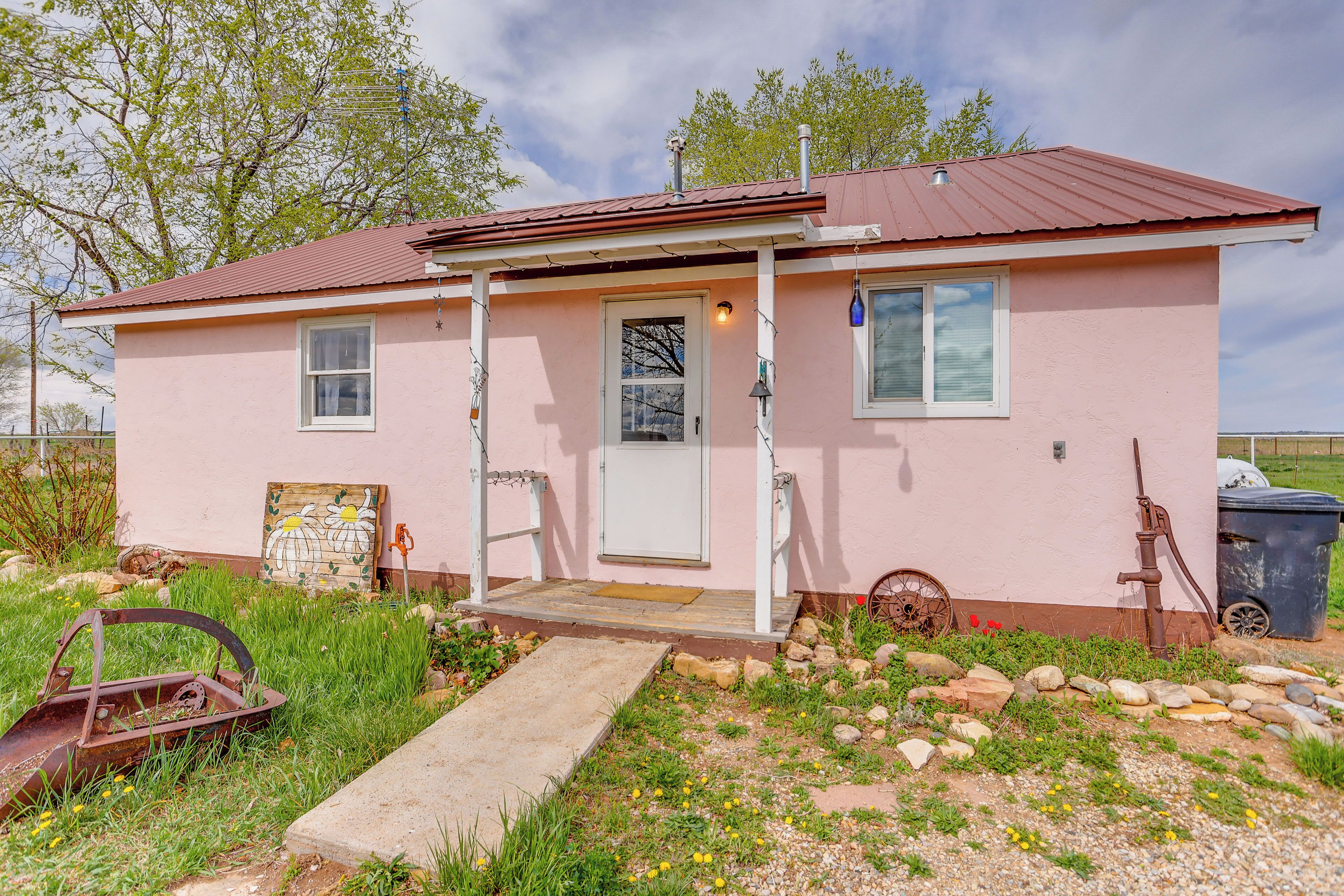 House (2 Bedrooms) | Exterior