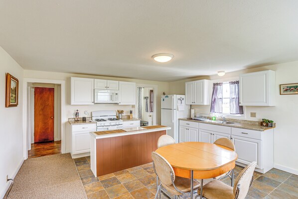 House (2 Bedrooms) | Interior