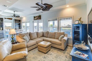 House (3 Bedrooms) | Interior - Waterfront Rockport Home w/ Deck & Boat Ramp! (Rockport)