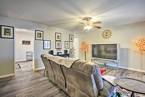 House (2 Bedrooms) | Interior - 6 Mi to State Farm Stadium: Wfh-friendly Home! (Sun City)