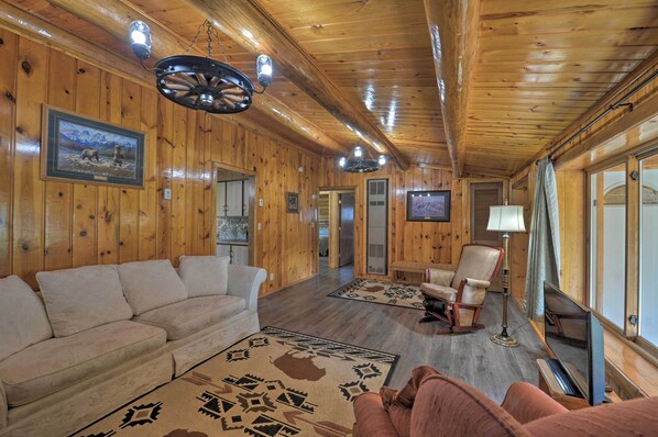 House (3 Bedrooms) | Interior