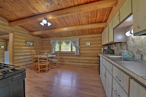 House (3 Bedrooms) | Interior