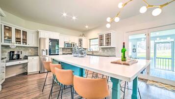 House (5 Bedrooms) | Interior