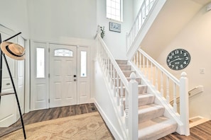 House (5 Bedrooms) | Interior