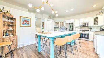 House (5 Bedrooms) | Interior