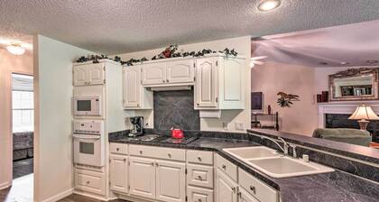 < 2 Mi to Lake Coronado: Apt w/ Grill!