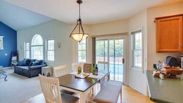 House (5 Bedrooms) | Interior