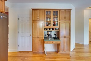 House (5 Bedrooms) | Interior