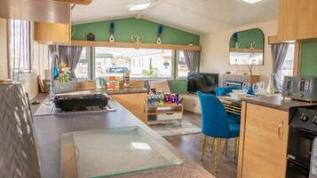 Rumah | Dapur pribadi | Lemari es, microwave, oven, dan kompor