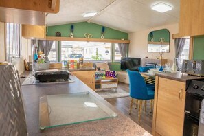 Ferienhaus | Eigene Küche | Kühlschrank, Mikrowelle, Ofen, Herdplatte