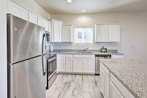Interior - Modern Kingman Vacation Rental, 5 Mi to Dtwn! (Kingman)
