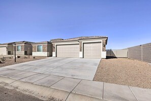 House (3 Bedrooms) | Interior - Modern Kingman Vacation Rental, 5 Mi to Dtwn! (Kingman)
