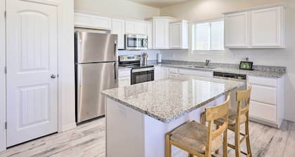 Modern Kingman Vacation Rental, 5 Mi to Dtwn!