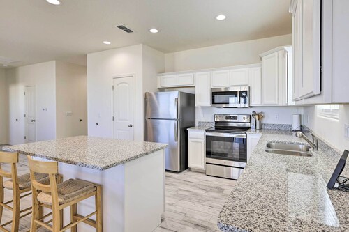 Modern Kingman Vacation Rental, 5 Mi to Dtwn!