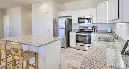 Modern Kingman Vacation Rental, 5 Mi to Dtwn!