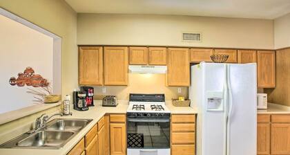7 Mi to Mill Ave: Bbq-ready Mesa Townhouse