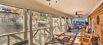 Deck, Grill & Yard: Pet-friendly Van Alstyne Gem!