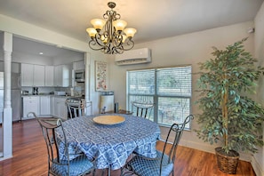 Cottage (2 Bedrooms) | Interior
