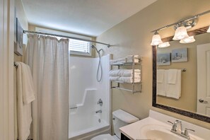 Apartment (2 Bedrooms) | Bathroom - Scottsdale Condo on Golf Course w/ Pool Access! (Scottsdale)