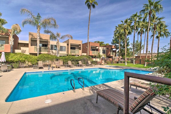 Outdoor pool - Scottsdale Condo on Golf Course w/ Pool Access! (Scottsdale)