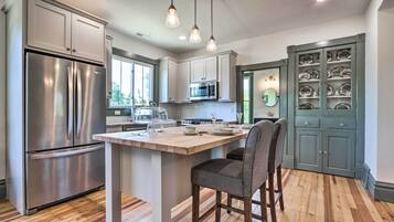 Apartment (2 Bedrooms) | Front of property