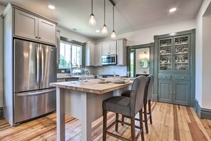 Apartment (2 Bedrooms) | Front of property