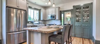 The Ruebling House Cozy Defiance Apartment!