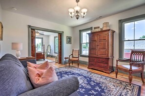 Apartment (2 Bedrooms) | Interior - The Ruebling House Cozy Defiance Apartment! (Defiance)